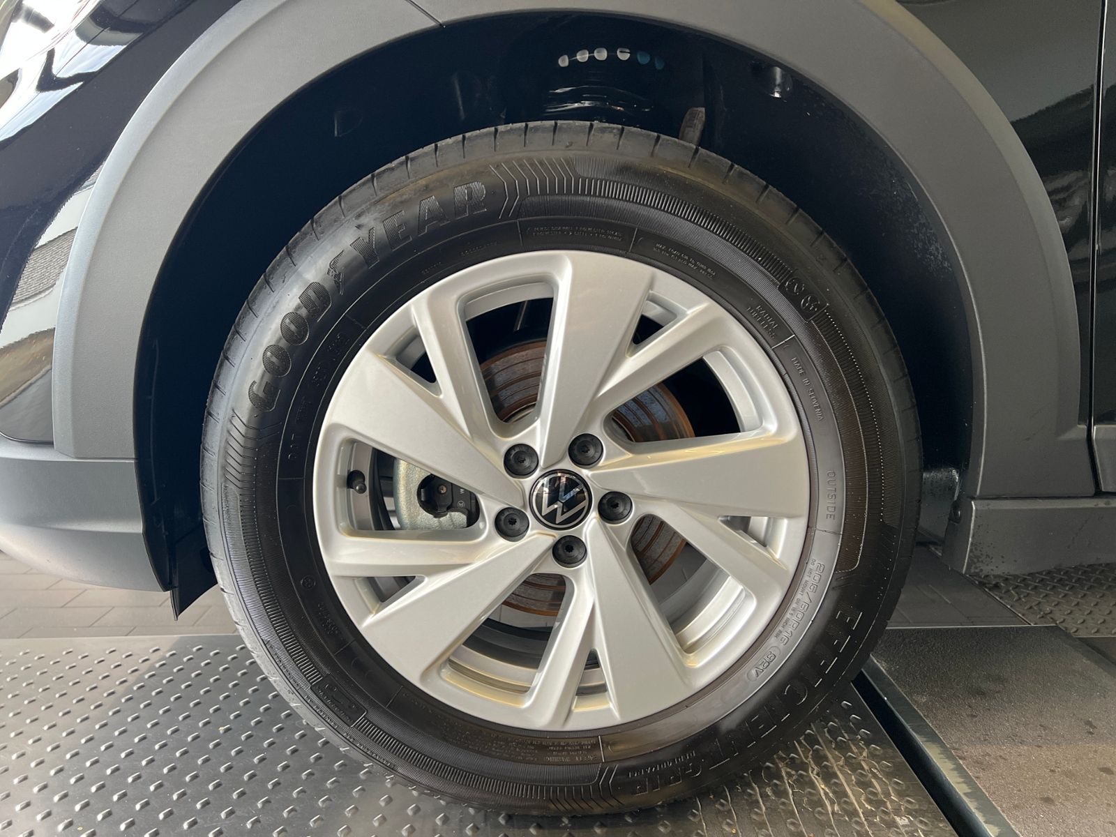 Fahrzeugabbildung Volkswagen Taigo Life 1,0 l TSI *IQ.Light, Navi, PDC, 16''-