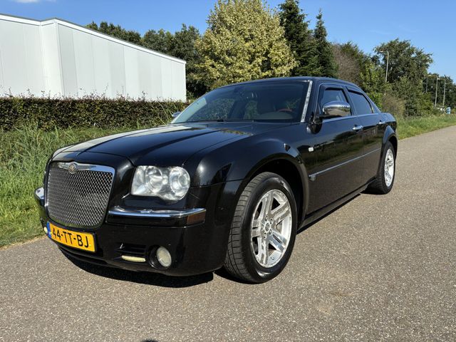 Chrysler 300C 3.0 V6 CRD / automatik / leder / NAVI / CRU