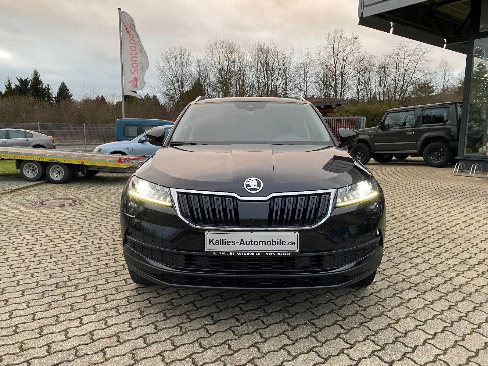 Fahrzeugabbildung SKODA Karoq Style 1.5 DSG SHZ+KAMERA+NAVI+AHK+TÜV-NEU