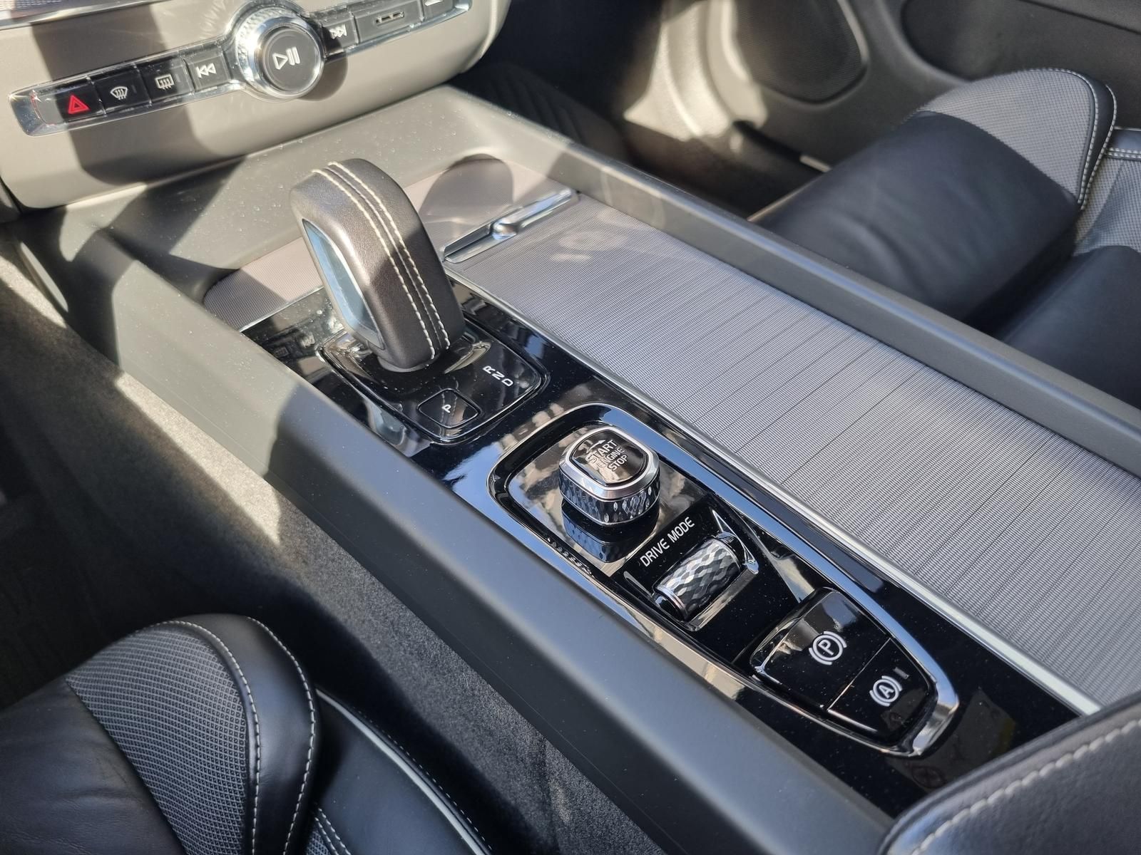 Fahrzeugabbildung Volvo XC60 B4 D R-Design