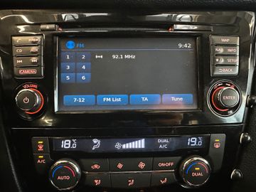 Nissan Qashqai Acenta 4x4 *AHK*Kamera*Navi*