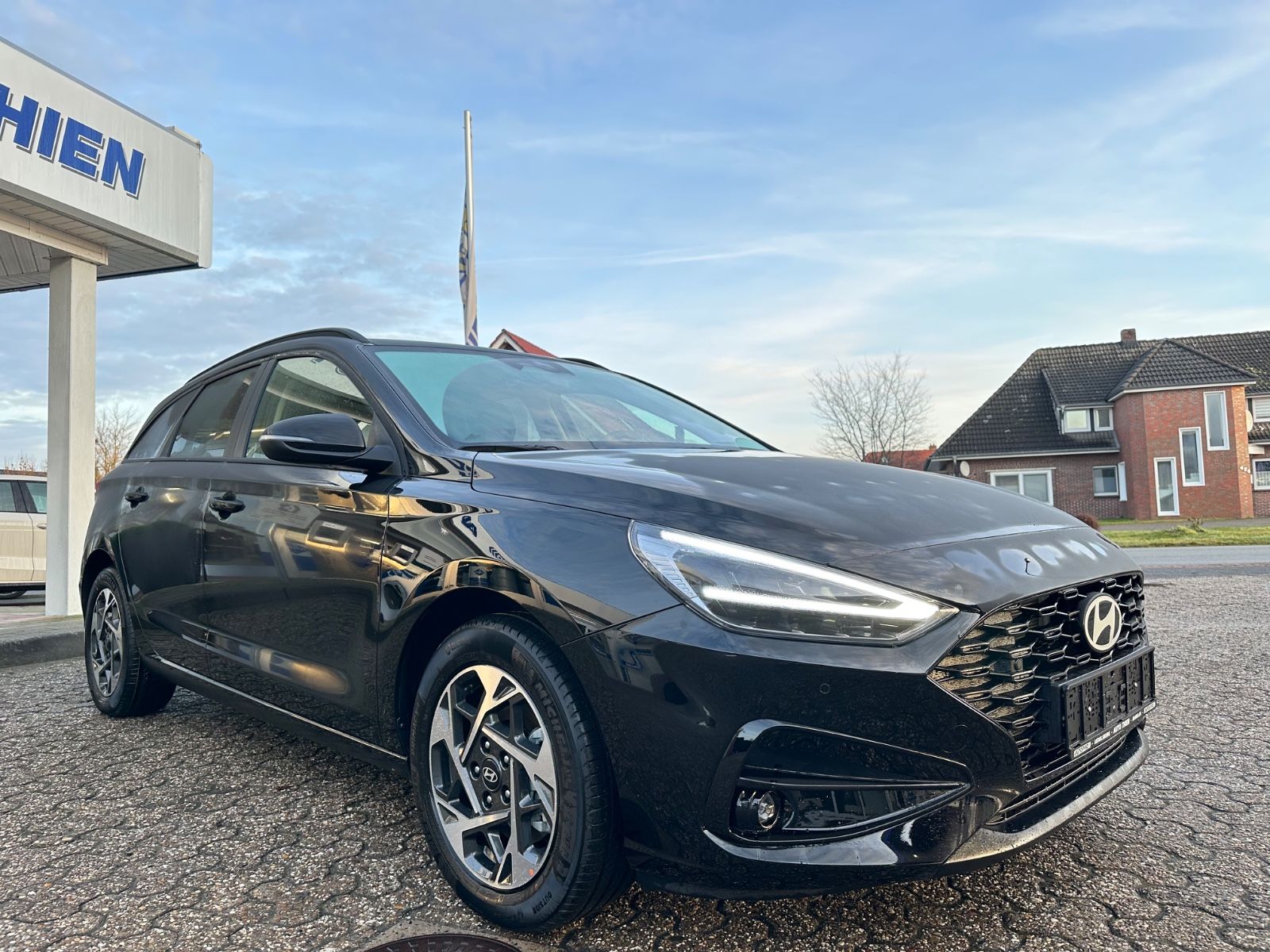 Fahrzeugabbildung Hyundai i30 Kombi 1.5 T-GDI Go DCT NAVI/LED/PDC/SHZ/VIRT