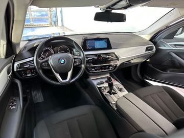 Fahrzeugabbildung BMW 520d Alarm ParkAssist Kamera LED LiveCockpitPlus