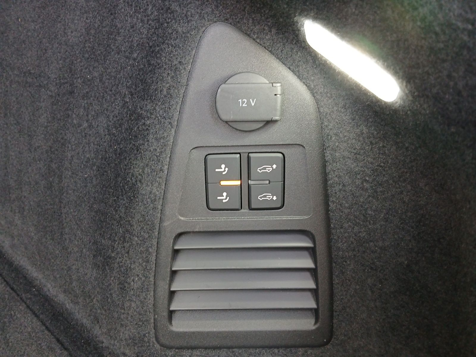 Fahrzeugabbildung Volkswagen Touareg eHybrid Elegance Matrix AHK Pano HUD AID