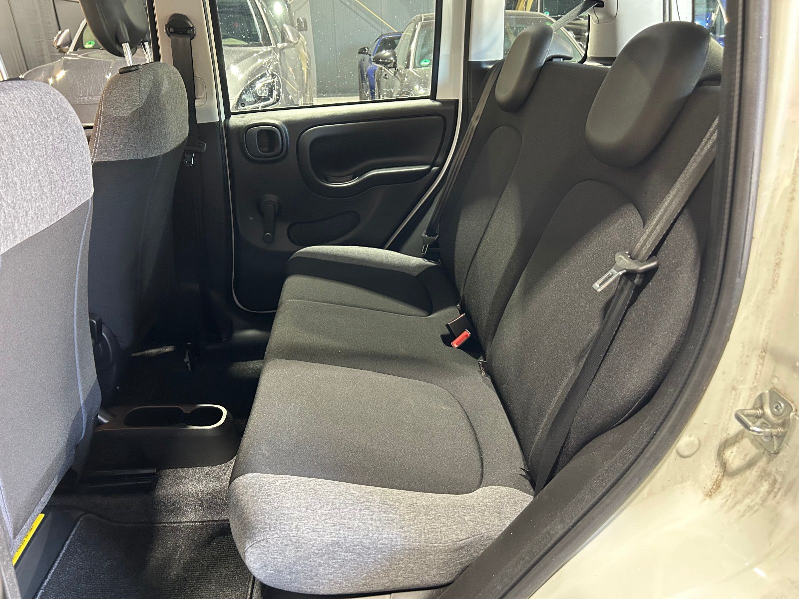Fahrzeugabbildung Fiat Panda Base/KLIMA/4-TÜRER/DAB/ALLWETTER