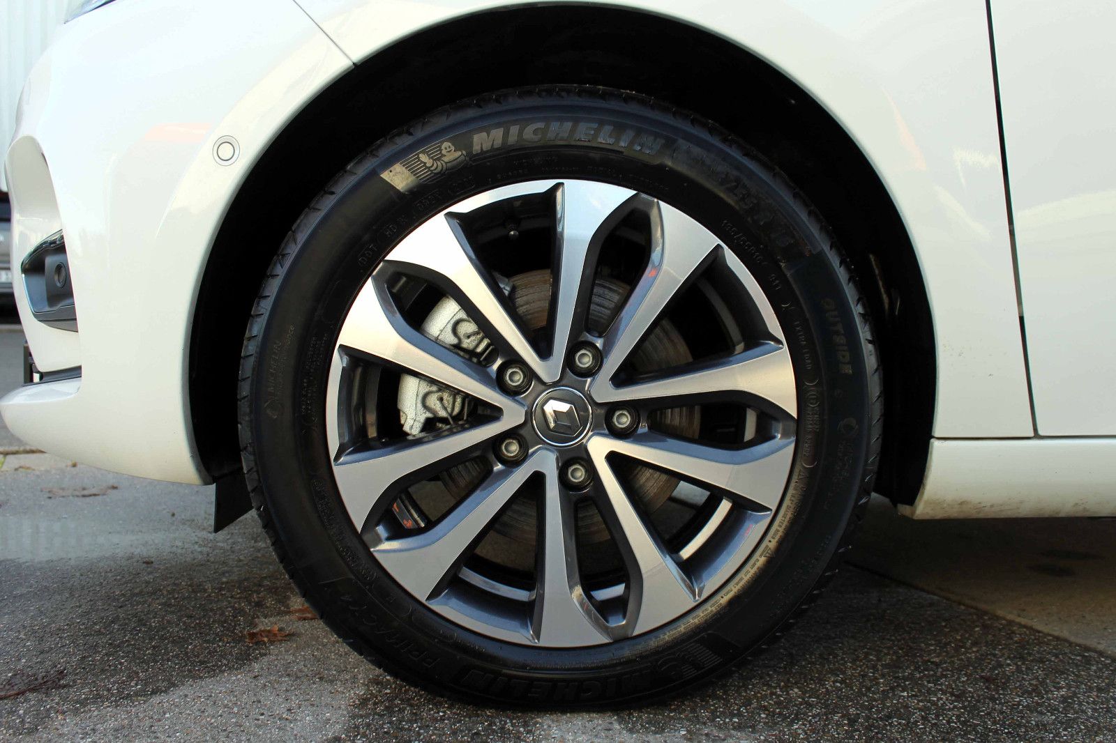 Fahrzeugabbildung Renault Zoe R135 Techno EV50 52kWh KAM PDC NAV SHZ LED