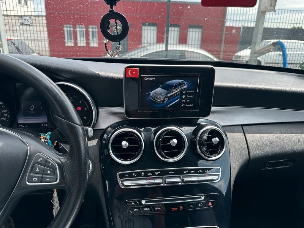Image of Mercedes-Benz C 200