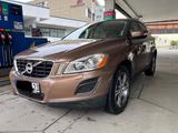 Volvo XC60 D5 AWD Summum   AHK  - Volvo aus 2010: Geländewagen