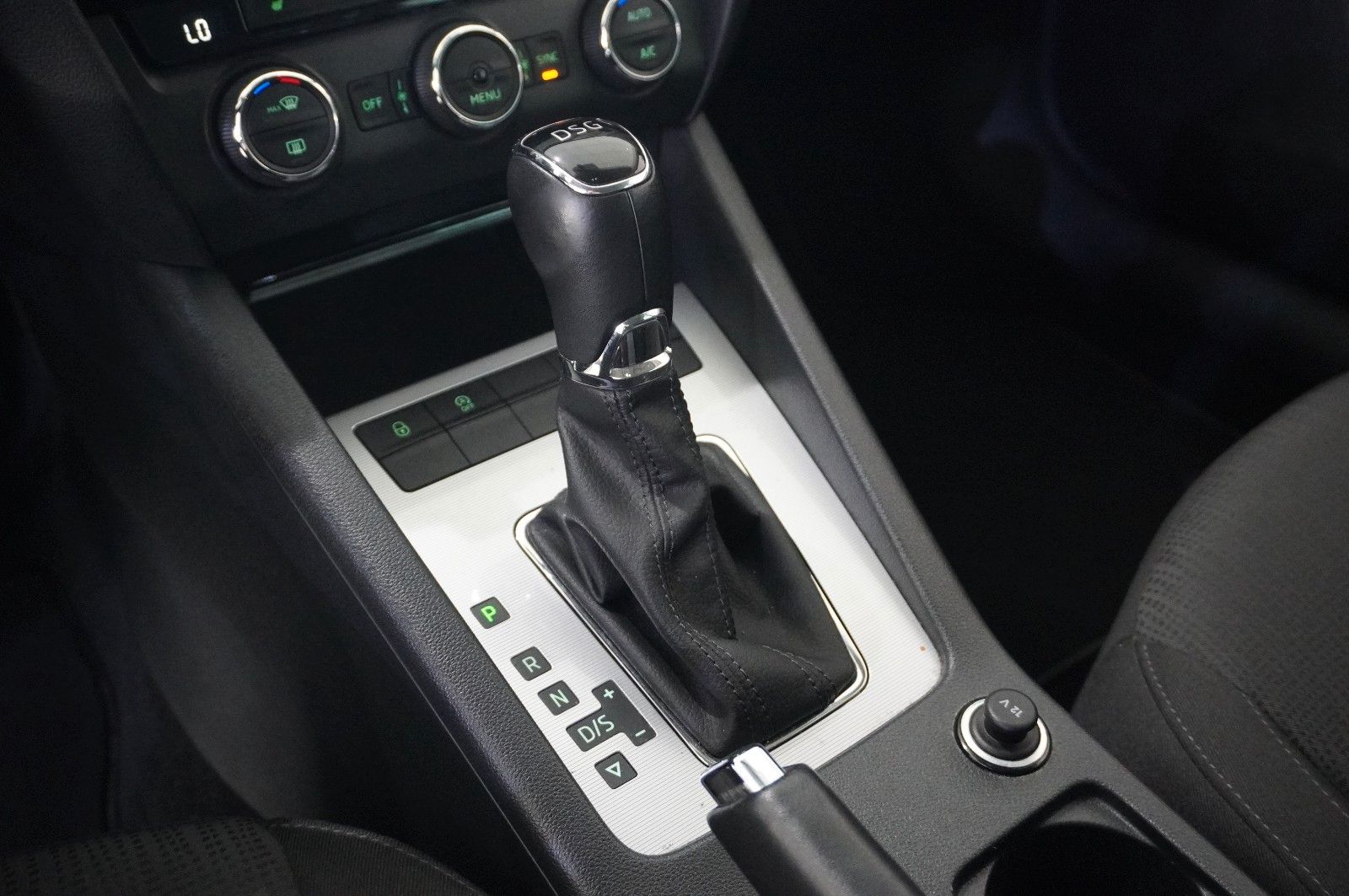 Fahrzeugabbildung SKODA Octavia Combi 1.8 TSI STYLE DSG NAVI/LED/SHZ/DAB