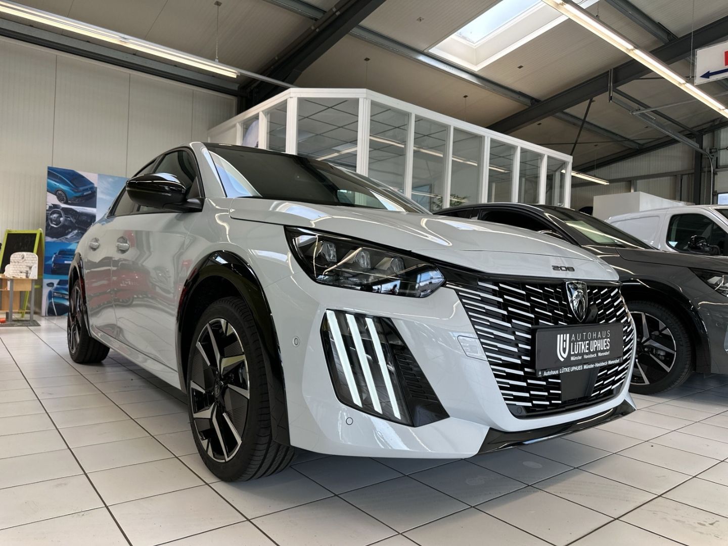 Fahrzeugabbildung Peugeot 208 GT Hybrid 110 e-DSC6 Navi ACC  CarPlay SHZ.