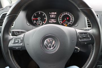 Volkswagen VW Sharan Cup BMT 7-Sitze Bi-Xenon AHK Navi
