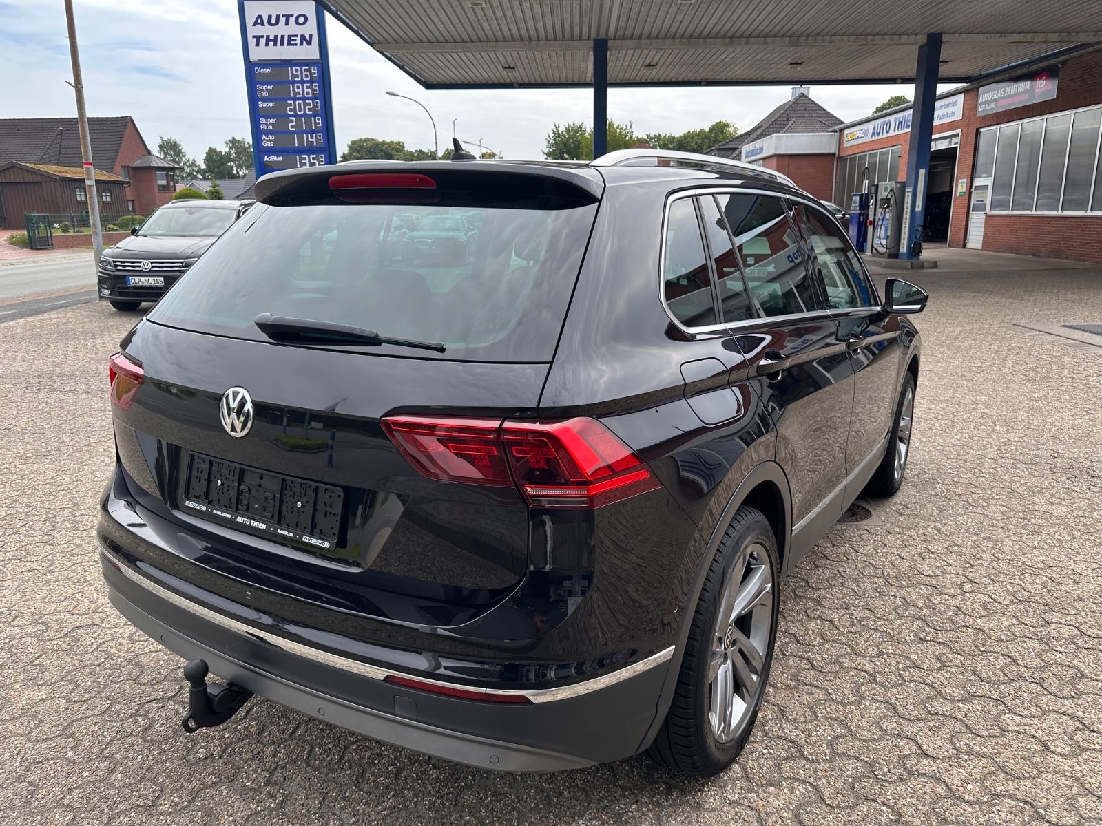Fahrzeugabbildung Volkswagen Tiguan 2.0 TDI 4M Highline Pano/AHK/ACC/Navi/LED