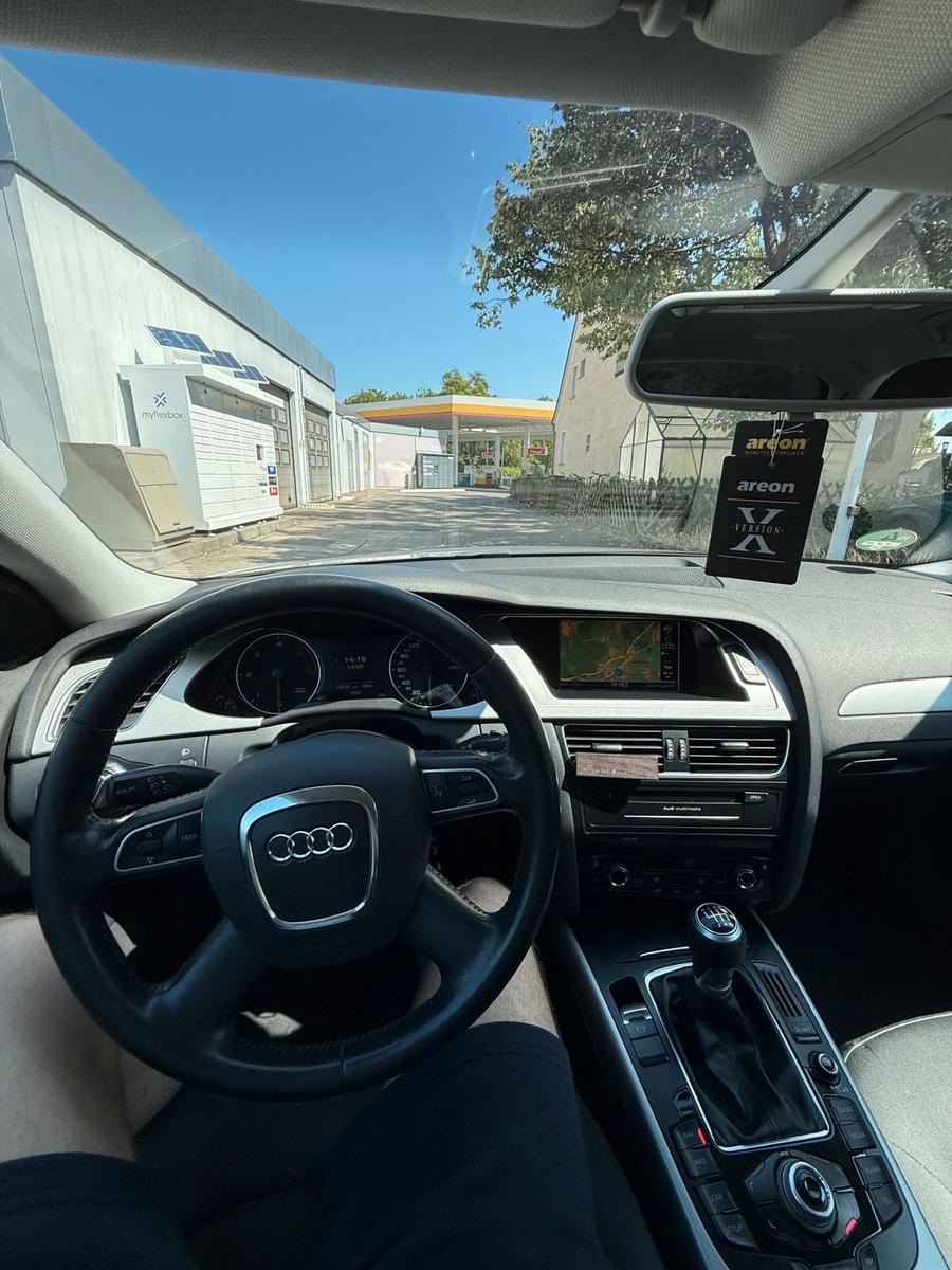Audi A4 2010 — photo 13