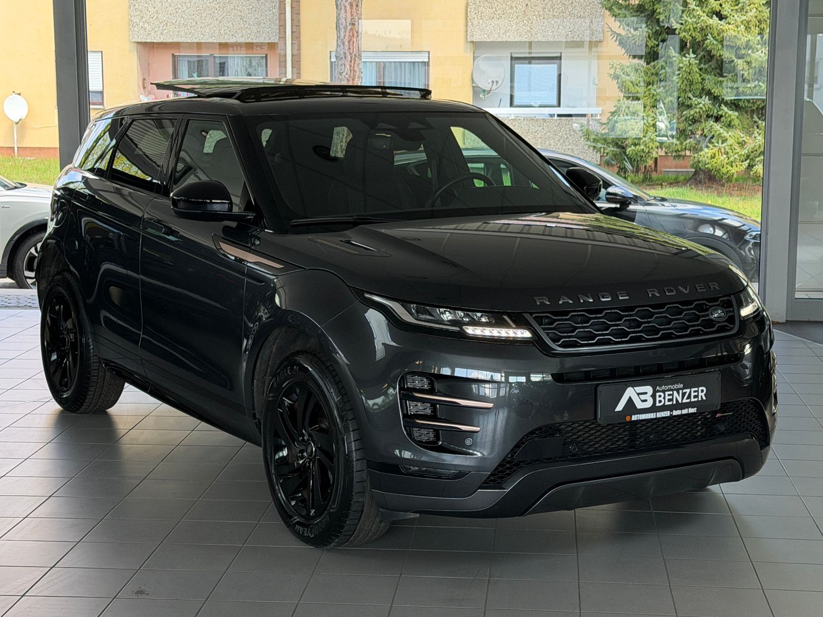 Fahrzeugabbildung Land Rover Range Rover Evoque S Hybrid /R-DYNAMIC/PANO/KAM