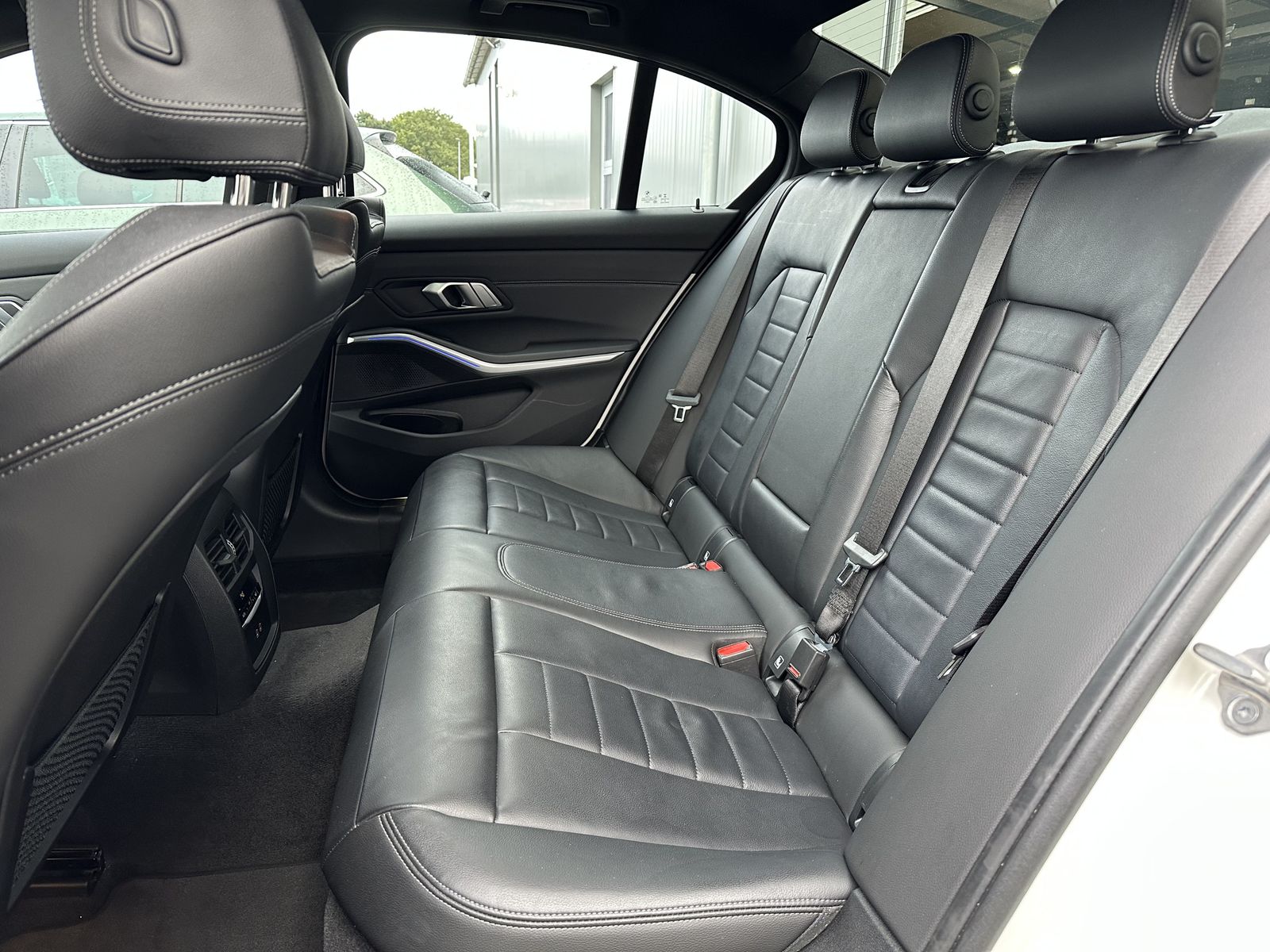 Fahrzeugabbildung BMW 330i Limousine M-Sport NAV+LED+PANO+LIVE-COCKPIT