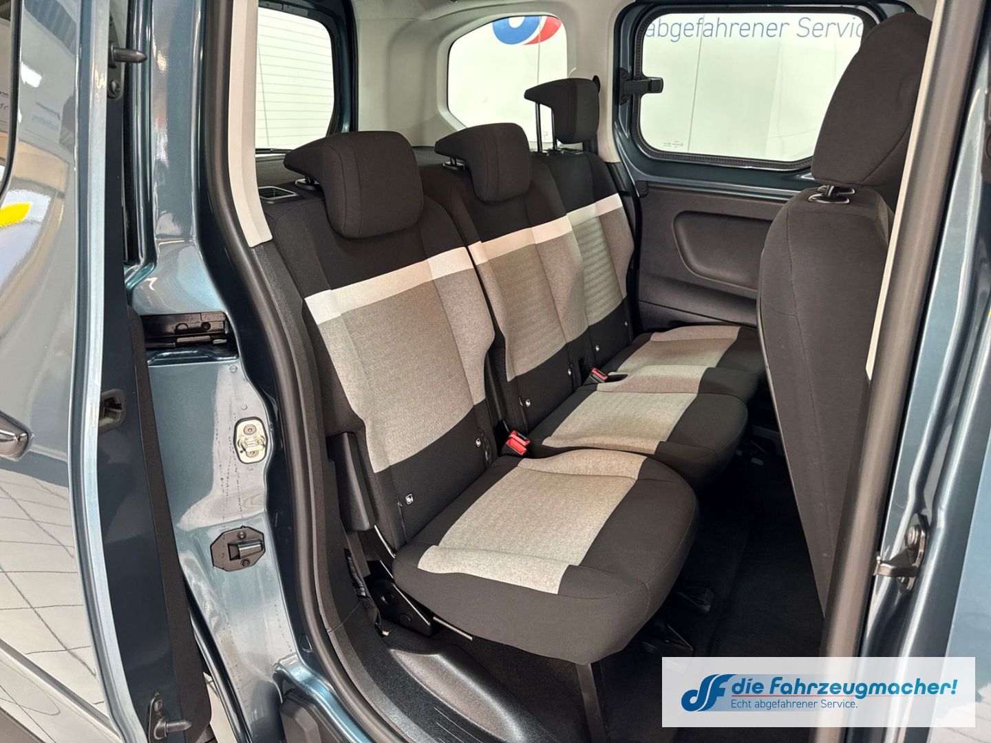 Fahrzeugabbildung Citroën Berlingo Plus Elektromotor M LED Apple CarPlay A