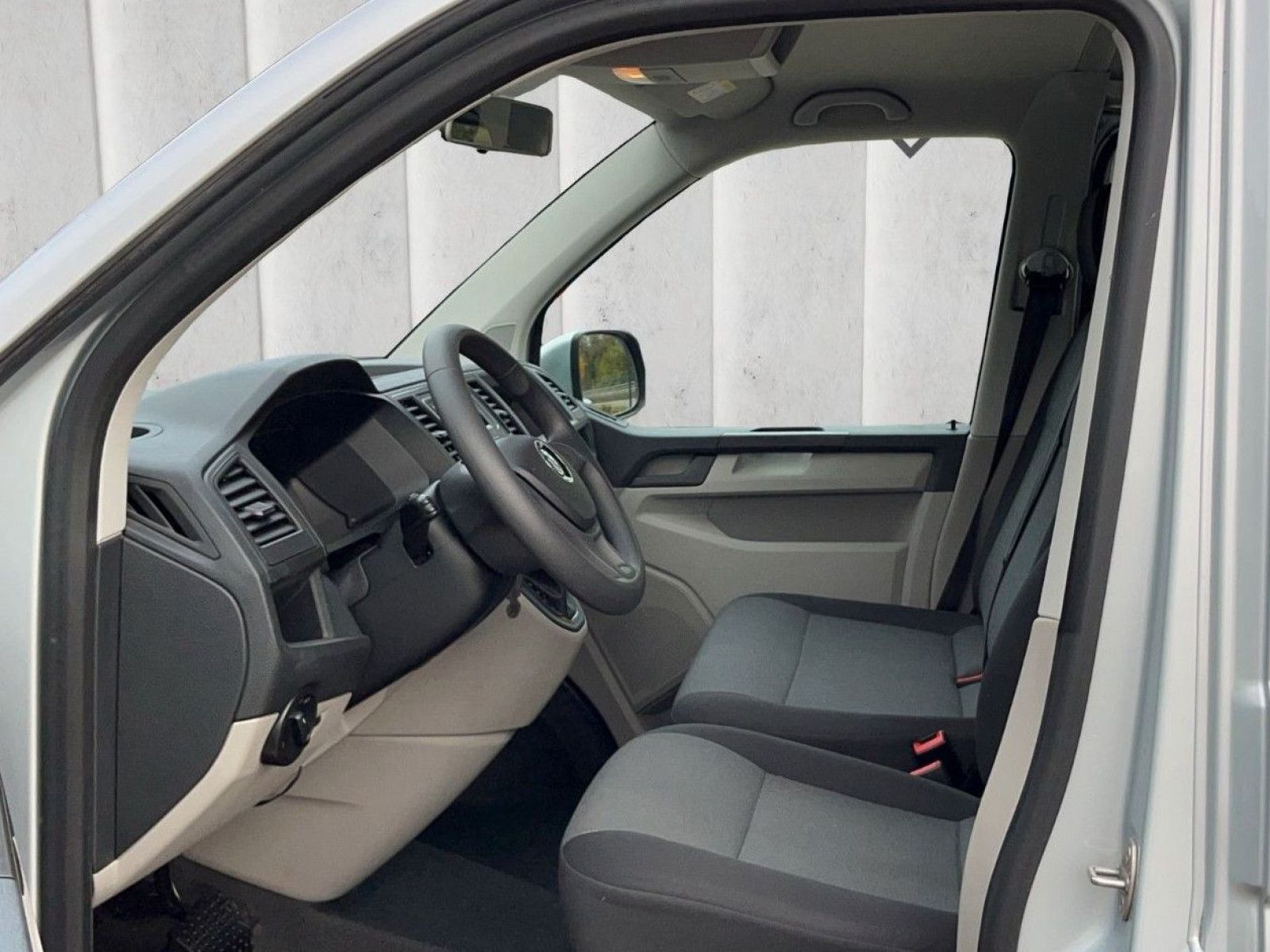 Fahrzeugabbildung Volkswagen T6 Kombi T6 2.0l DSG*9-Sitzer*Standheizung*PDC*A