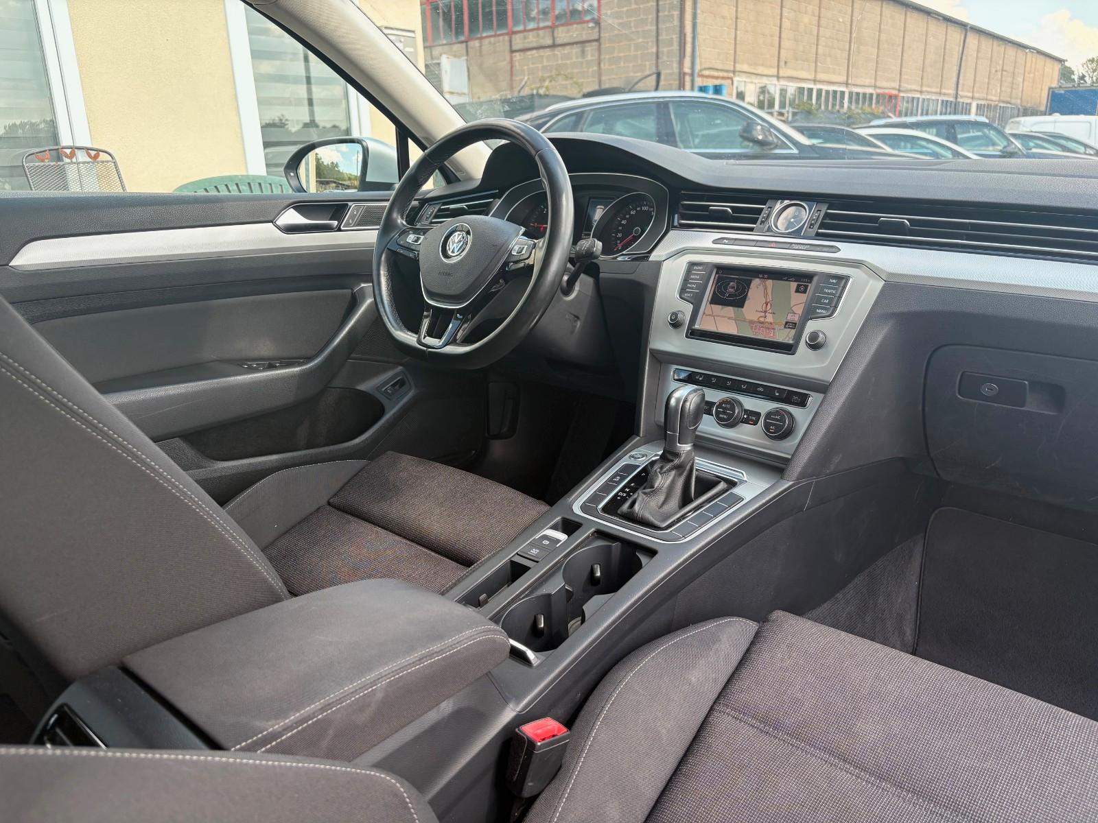Volkswagen Passat Variant 2.0 TDI DSG Navi ACC SPORTSITZE
