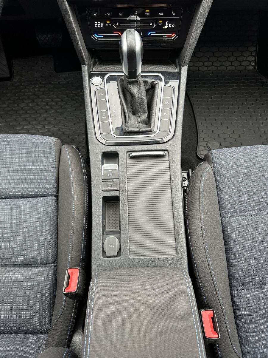 Fahrzeugabbildung Volkswagen Passat Variant GTE NAV+LED+PANO+AHK+STANDHEIZUNG