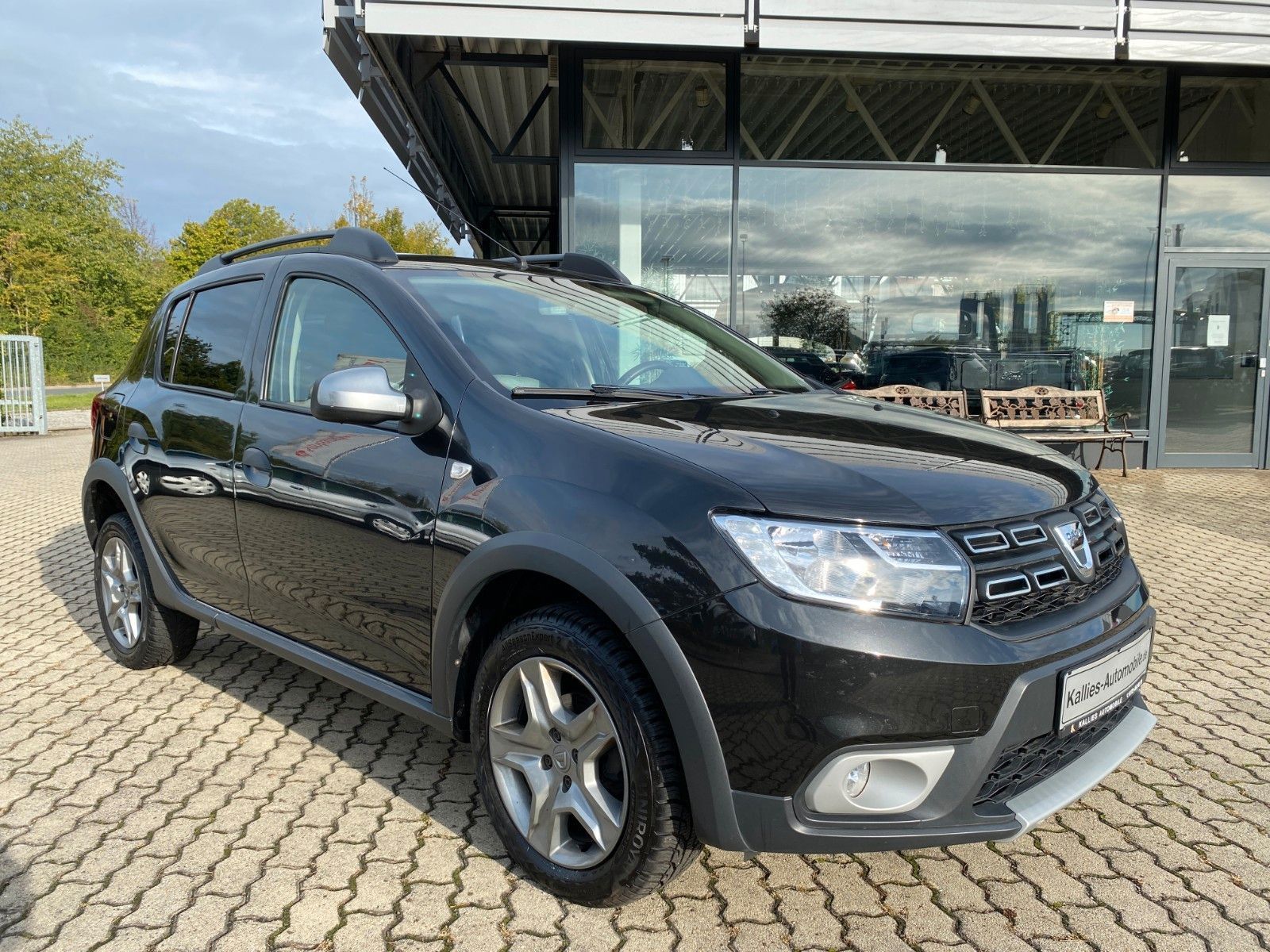 Fahrzeugabbildung Dacia Sandero Stepway 0.9 AUTOM.+TEMPO.+NAVI+TÜV-NEU