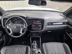 Fahrzeugabbildung Mitsubishi Outlander PHEV Intro Edition 4WD LED Leder RFK