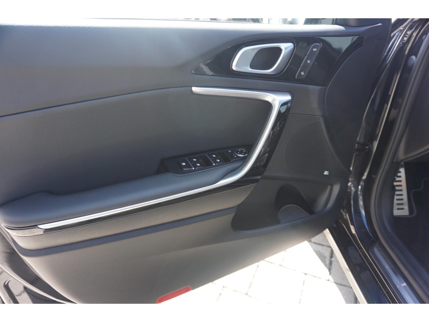 Kia Ceed_sw 1.5T 140 GT Line DCT7 Pano AHK Navi LED 