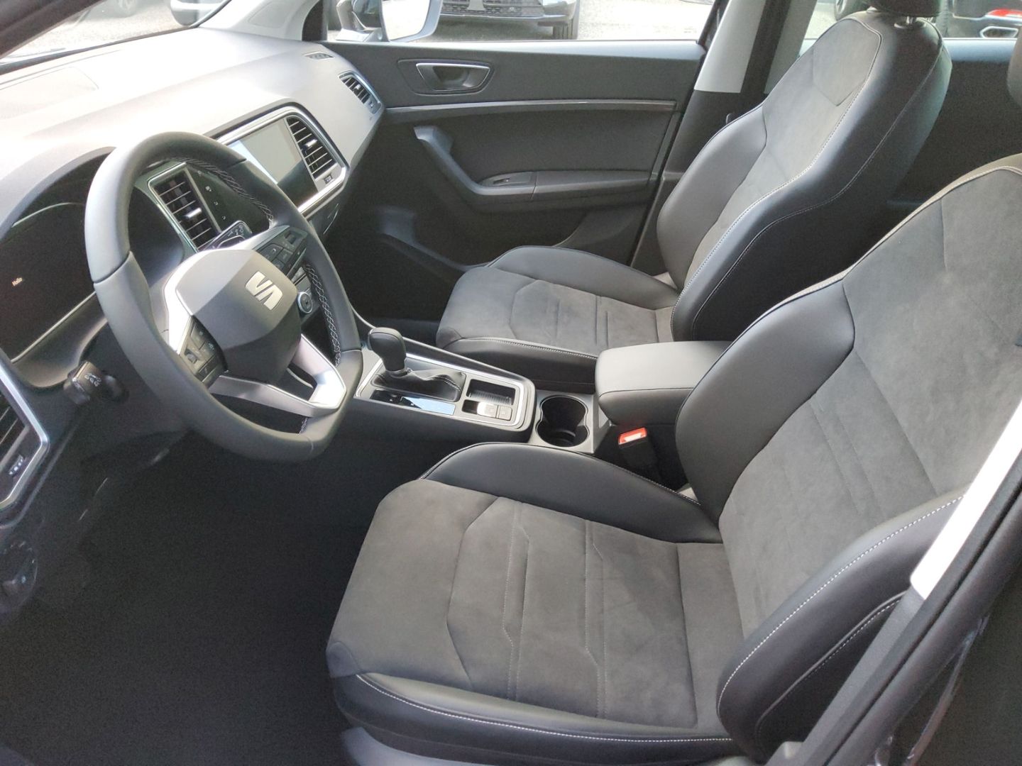 Fahrzeugabbildung SEAT Ateca ROAD EDITION ALLWETTER