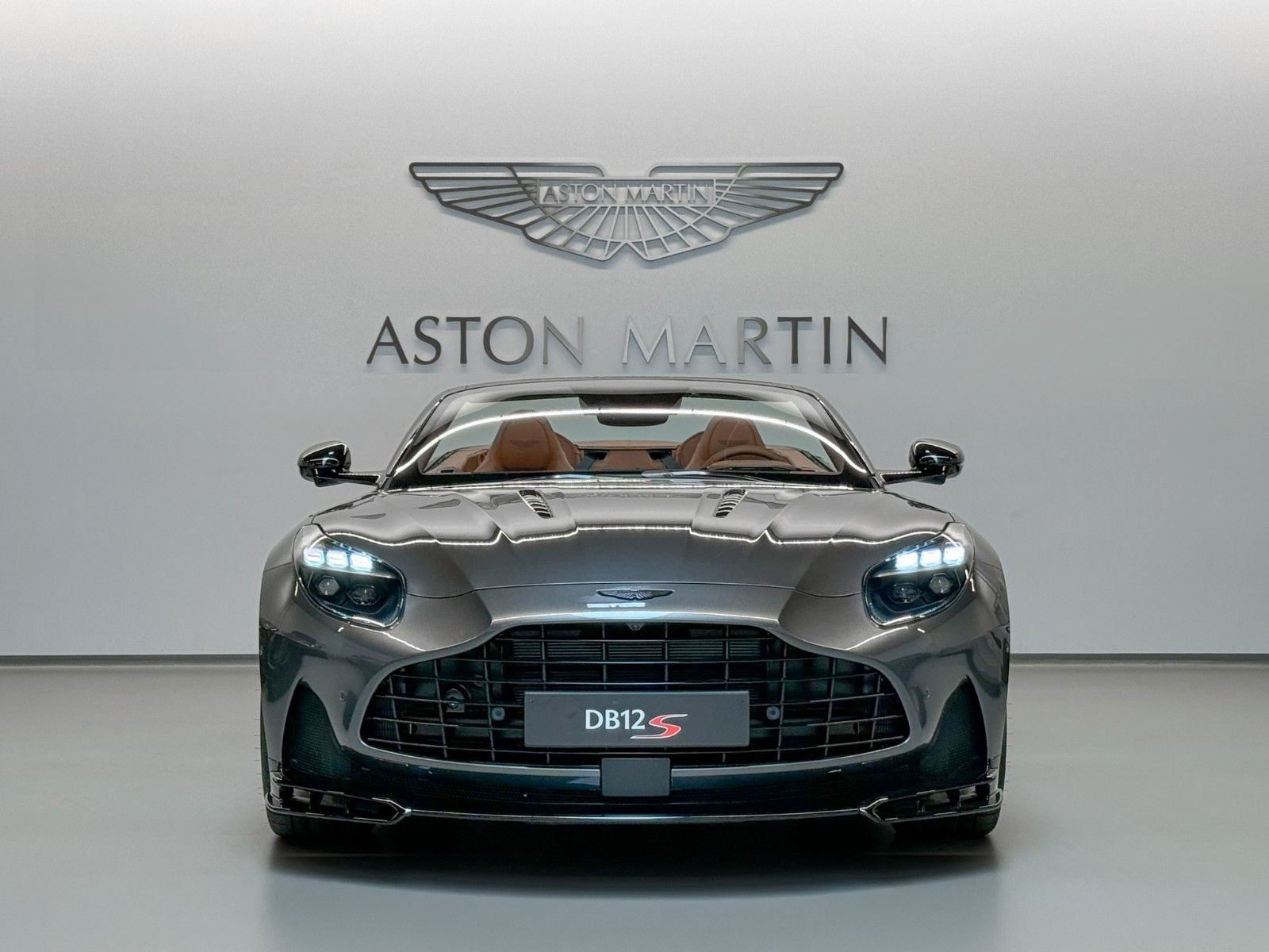 Aston Martin NEW DB12 S Volante | Aston Martin Brussels imagem 2