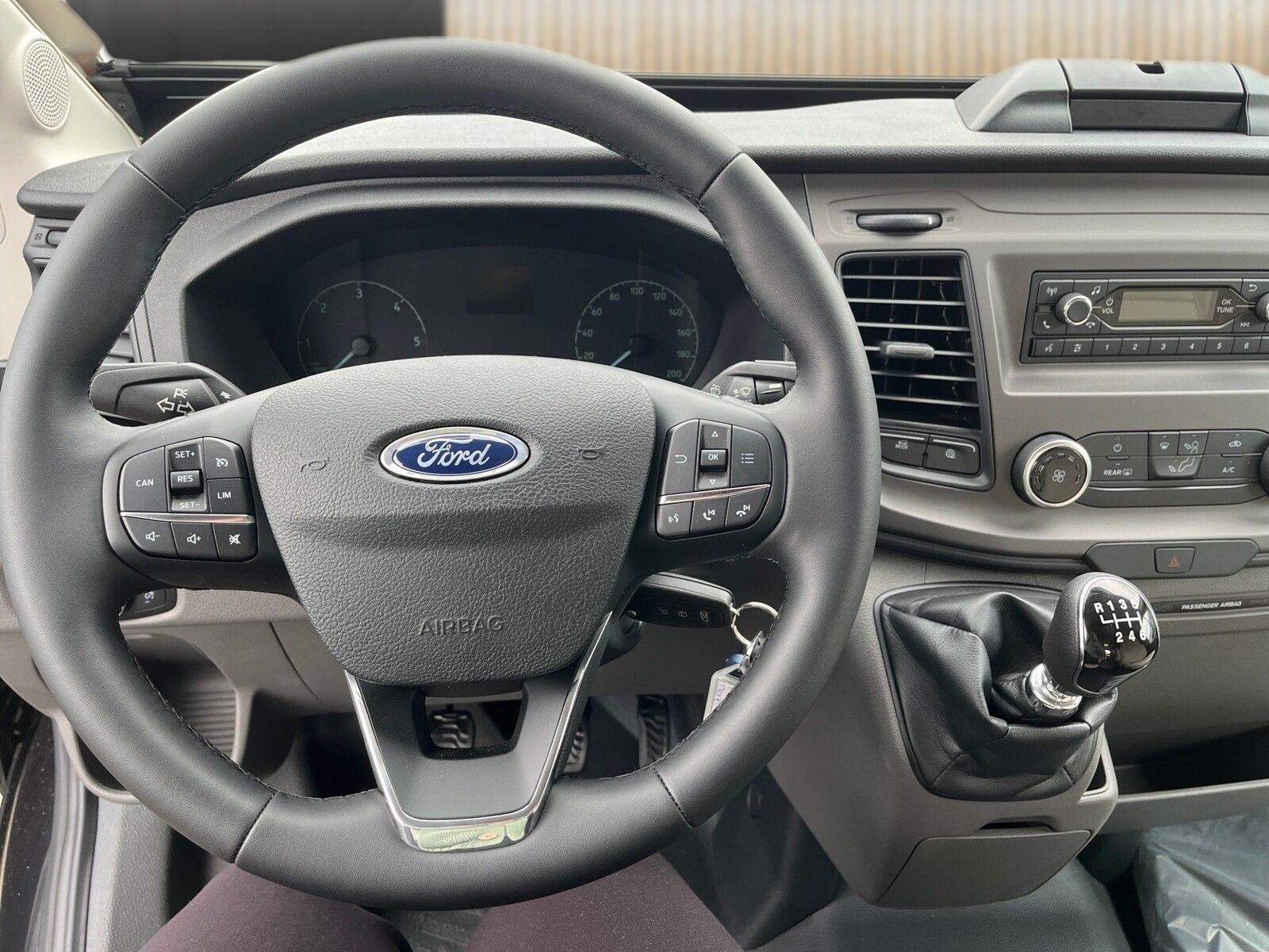 Fahrzeugabbildung Karmann Dexter 4x4 DE 570 AW Klima, RFK, El. Trittstufe