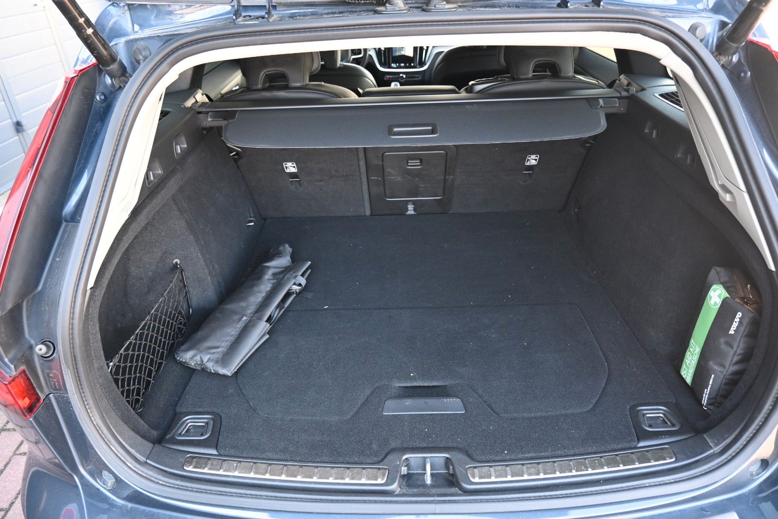 Fahrzeugabbildung Volvo V60 B4  Diesel Plus Dark *H&K*LED*360*LED*FSHZG