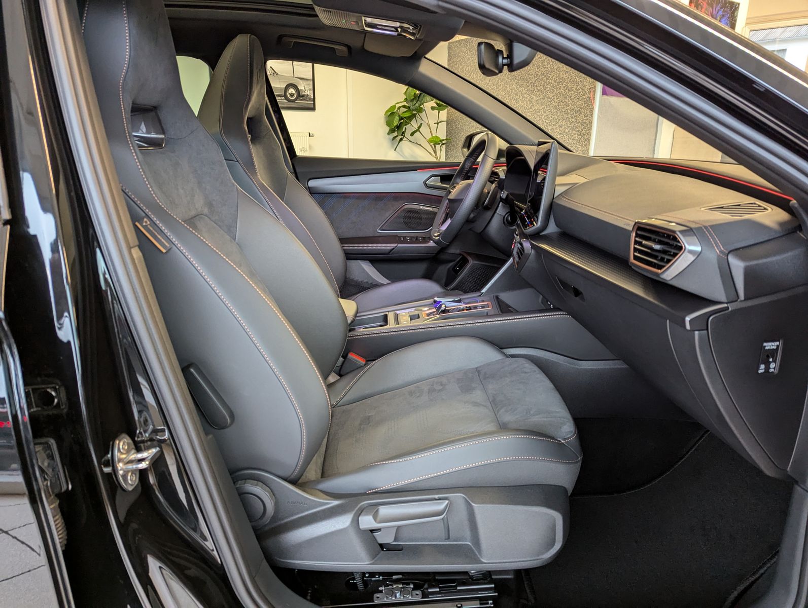 CUPRA Leon 1.5 eTSI Sennh Matrix Pano Edge/Dynamic AHK - Image 15