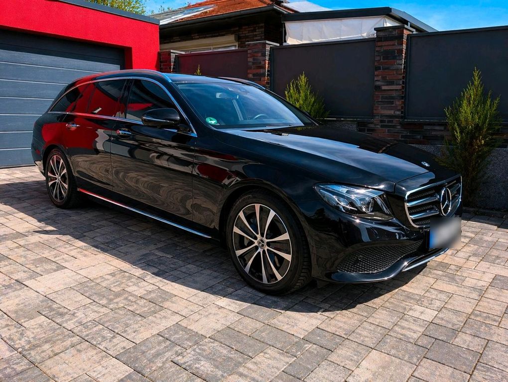 Image of Mercedes-Benz E 300