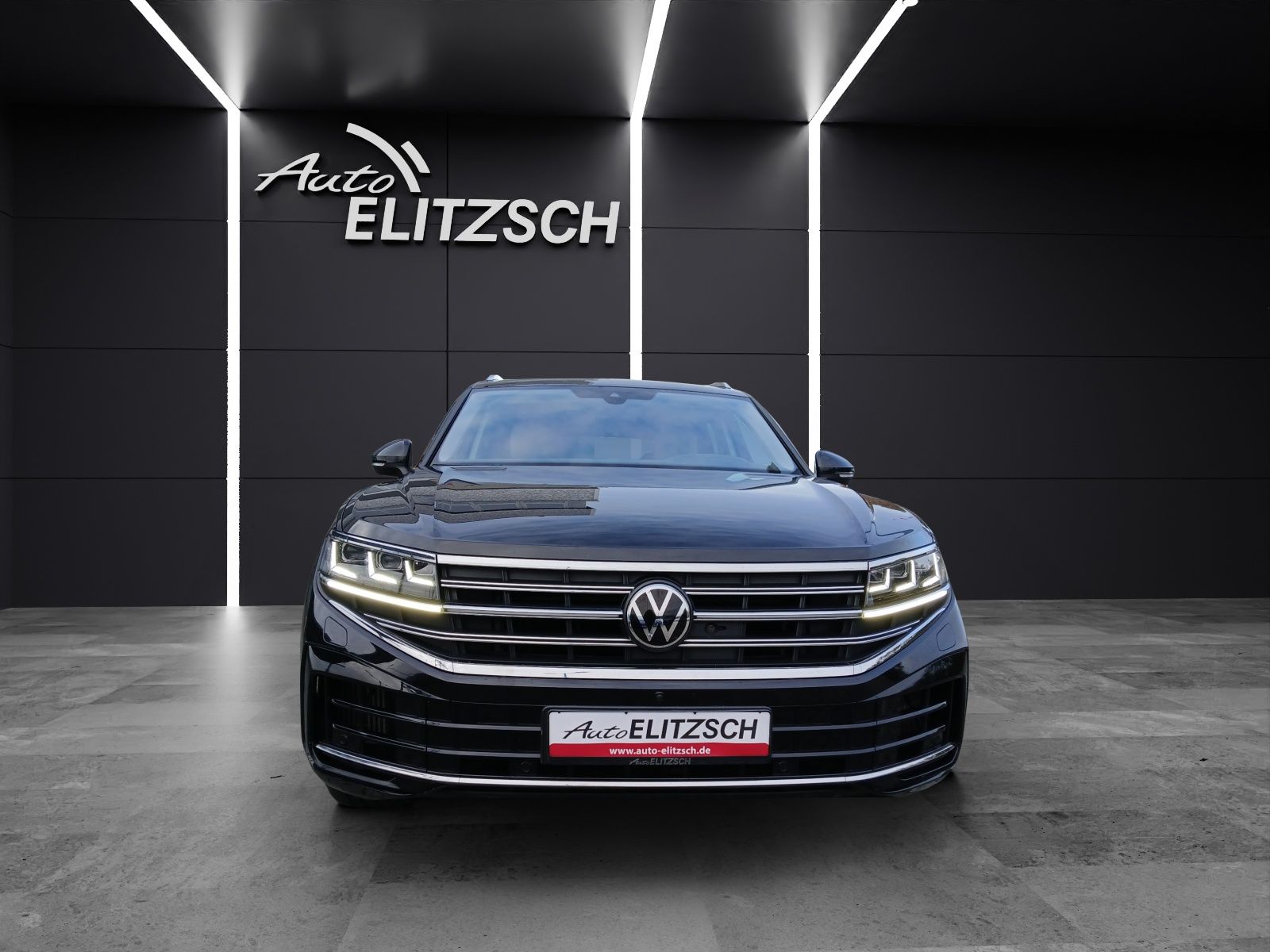 Fahrzeugabbildung Volkswagen Touareg eHybrid Elegance Matrix AHK Pano HUD AID