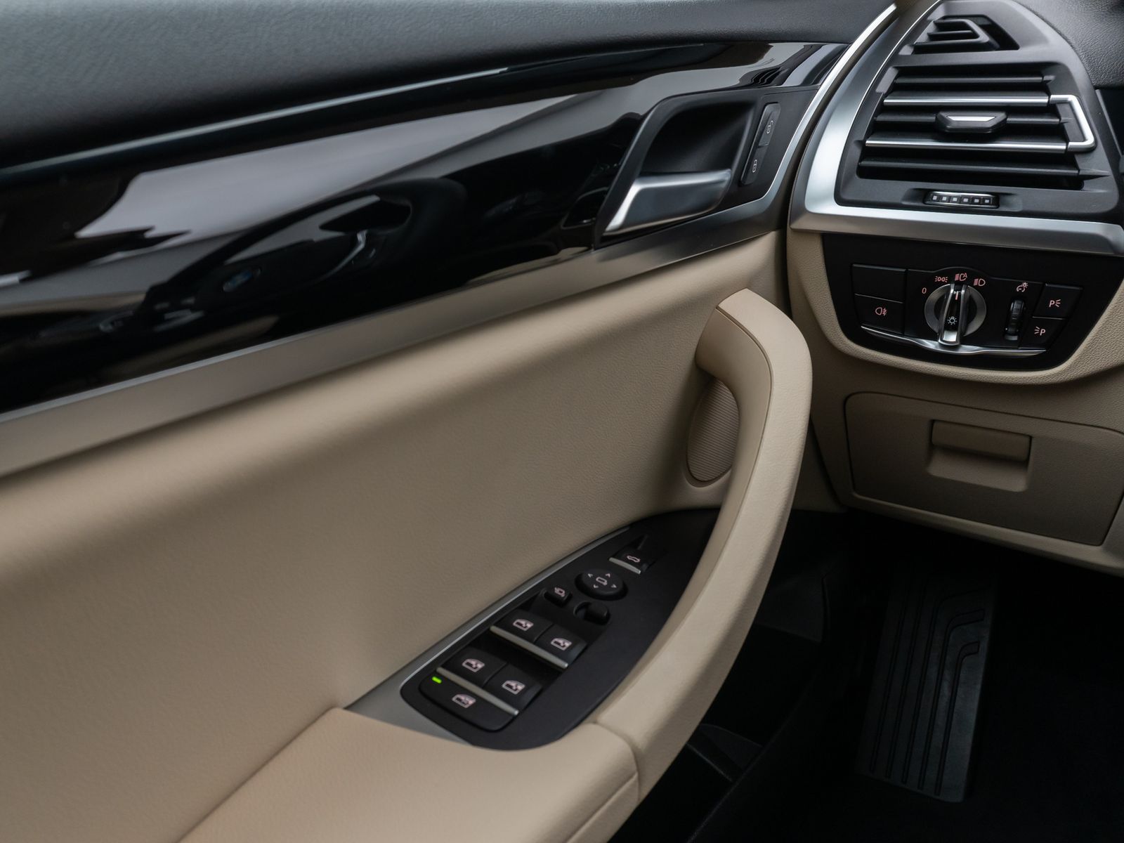 Fahrzeugabbildung BMW X3 xD20i Panorama Kamera DAB CockPit+ LED Sport