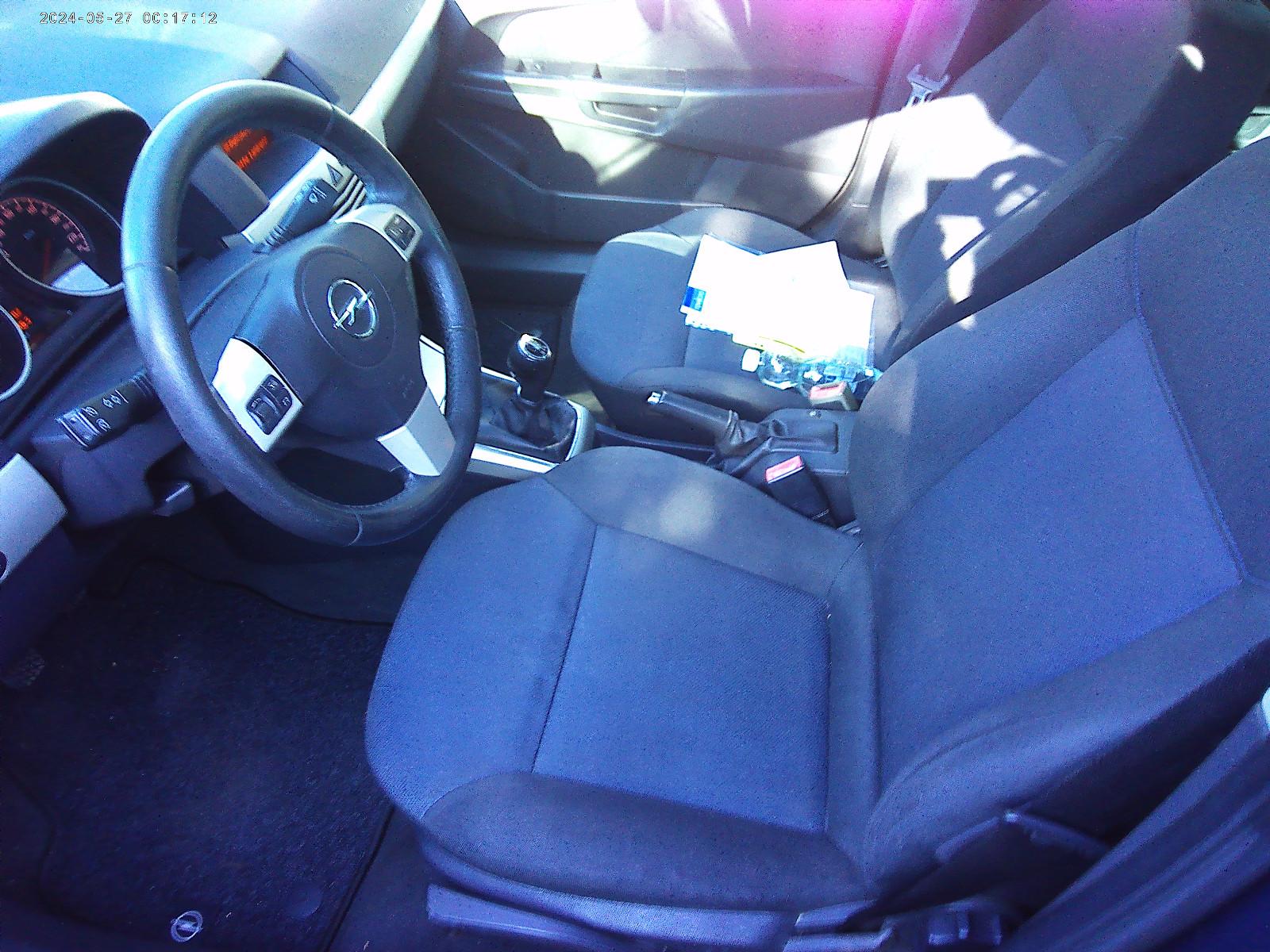 Opel Astra 2009 — photo 8