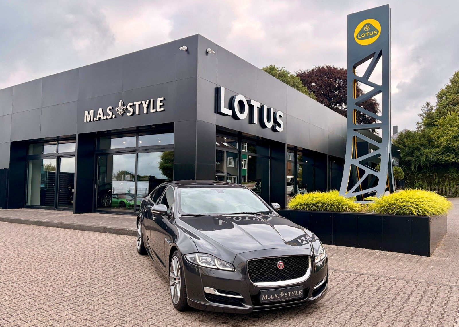 Fahrzeugabbildung Jaguar XJ R-Sport 3.0 V6 Kompressor AWD