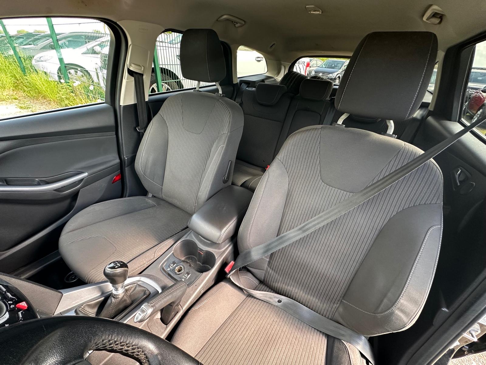 Ford Focus 2014 — photo 12