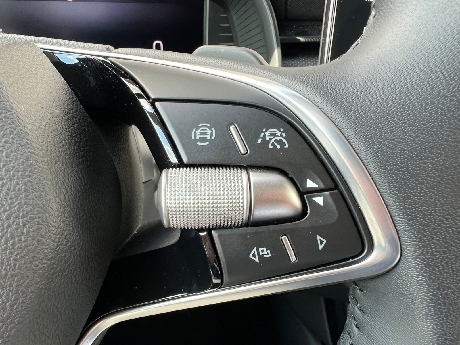 Fahrzeugabbildung SKODA Kamiq Selection Tour 1.0 TSI DSG *AHK, LED, Navi