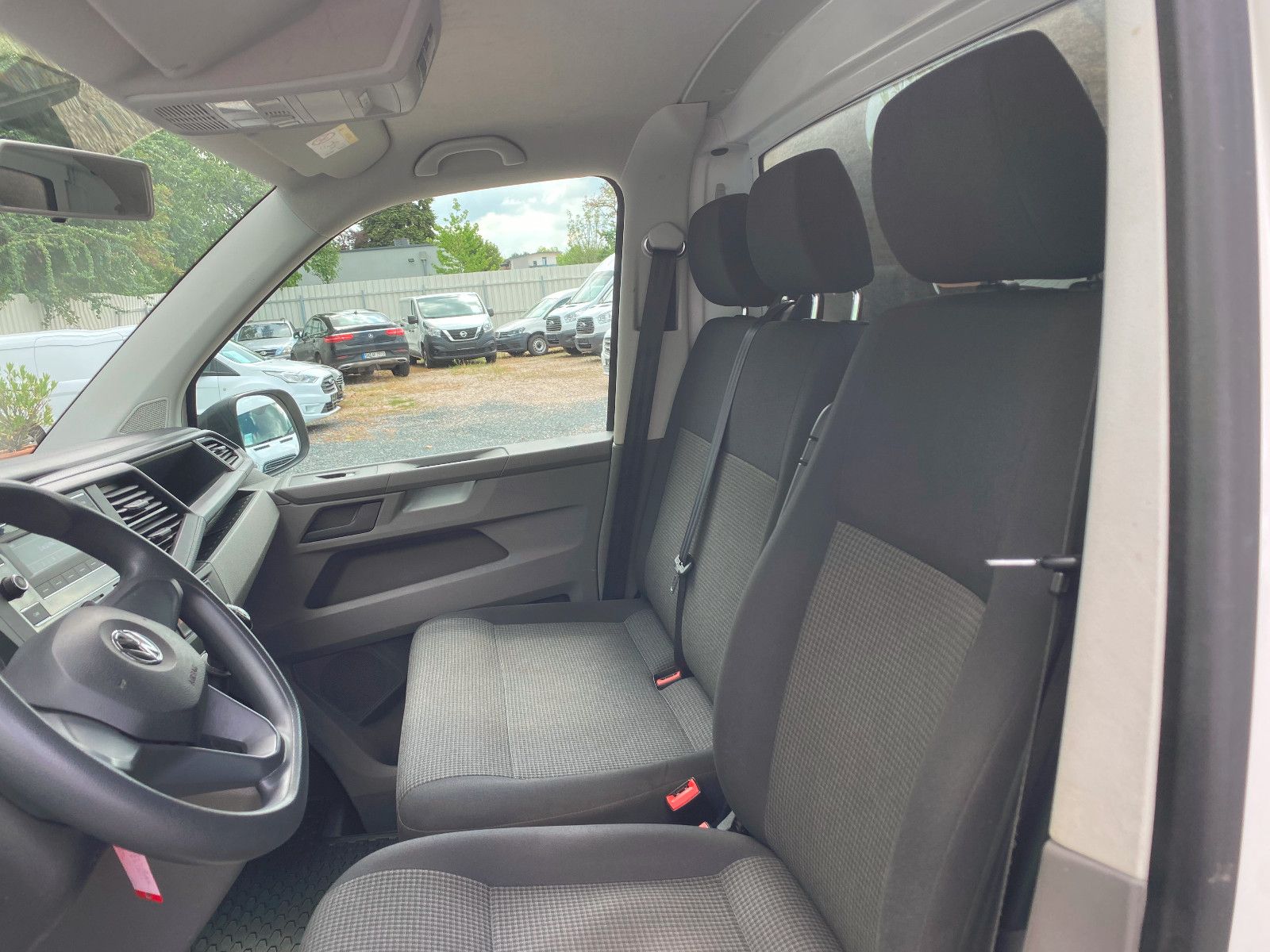Fahrzeugabbildung Volkswagen T6.1 Transporter Pritsche,L2,Einzelkabine,AHK