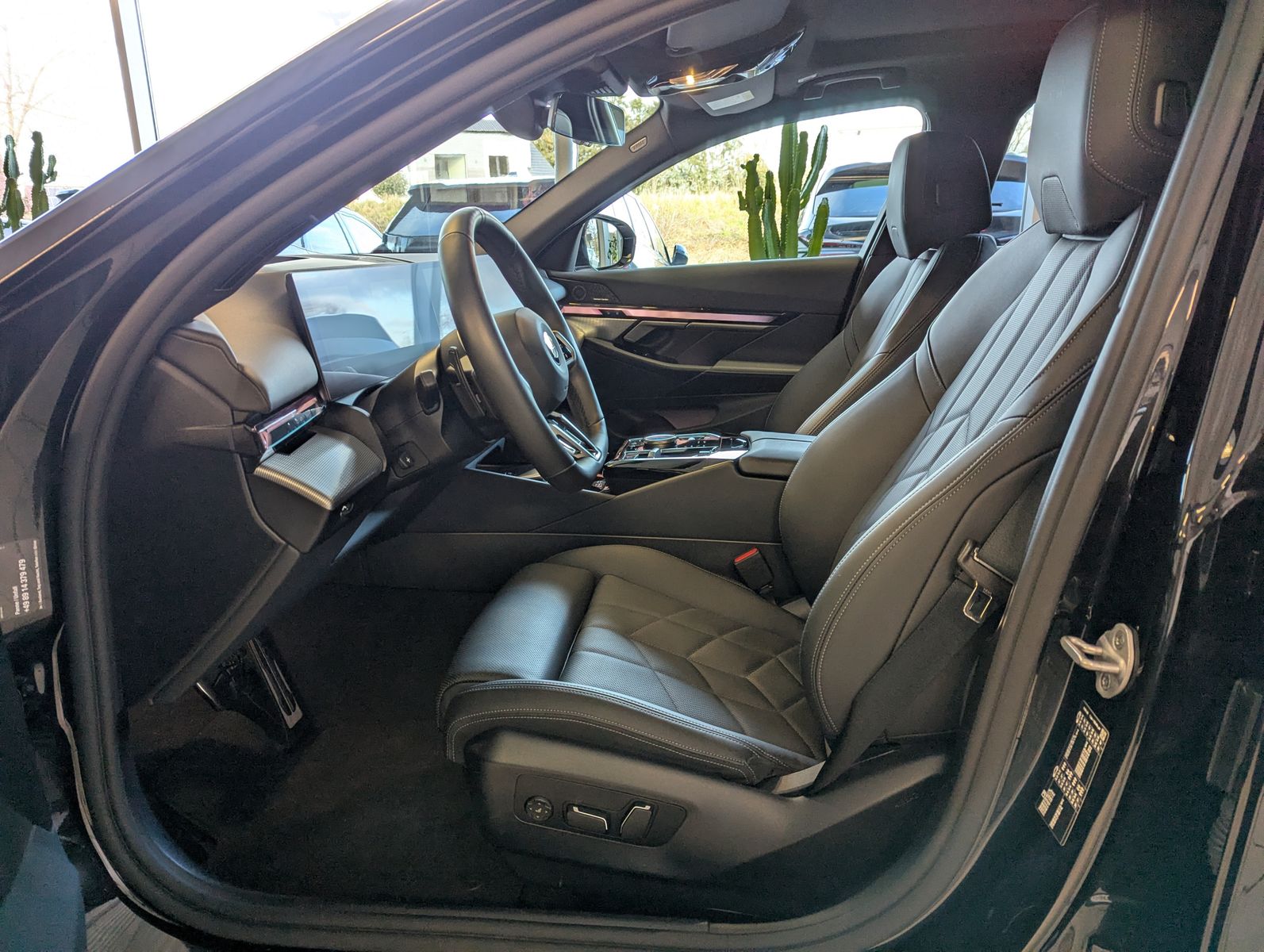 BMW 520 d M-Sport Innov.-Paket H/K LED Pano AHK 360° - Image 12