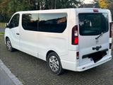 Opel Vivaro - Opel Vivaro aus 2016 mit Diesel-Antrieb: Kleinbus