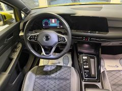 VW Golf  R-LINE DSG ACC PANO STANDHZG AHK GARANTIE