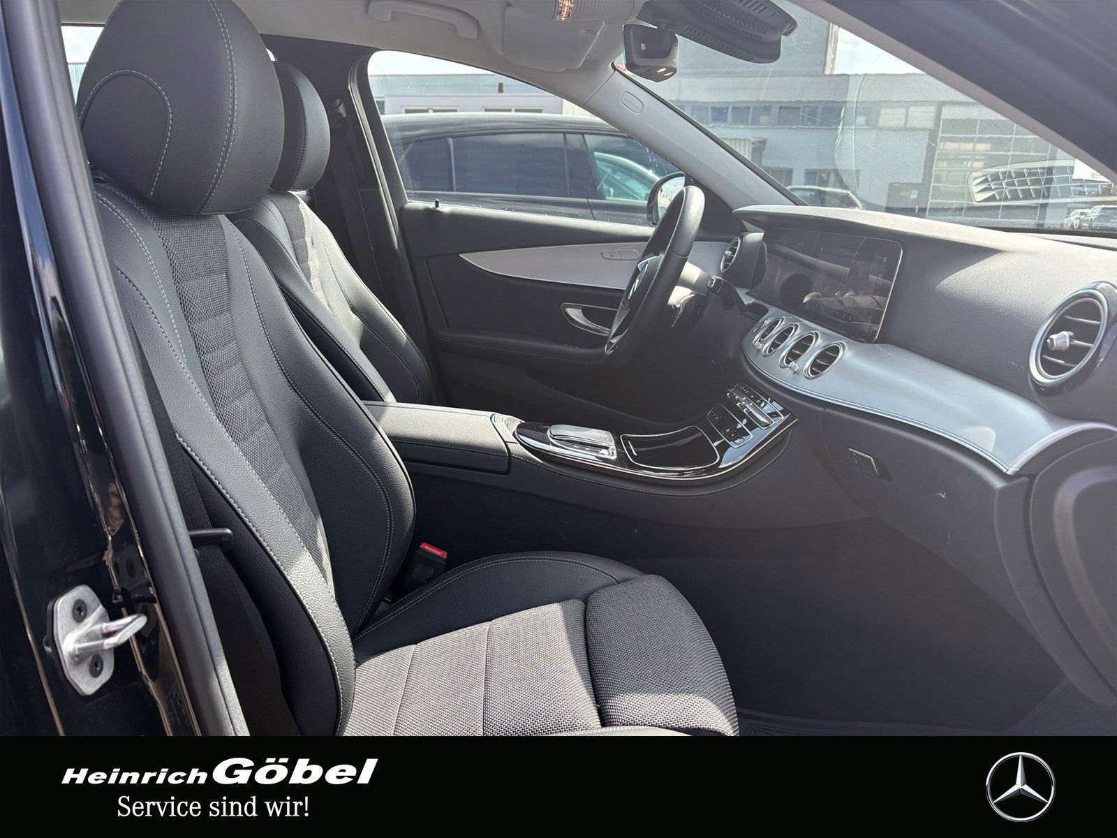 Fahrzeugabbildung Mercedes-Benz E 220 T d AVANTGARDE*CARPLAY*TOTWINKEL*AMBIENTE