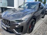 Maserati Levante GranSport Q4 Nerissimo Vollausstattung - graue Maserati Levante