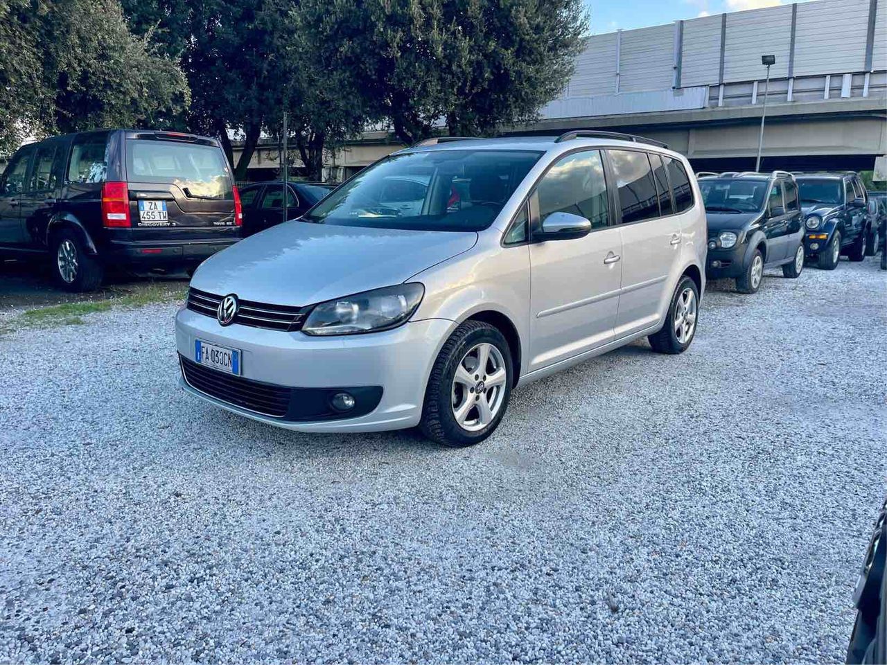 Volkswagen Touran - 1
