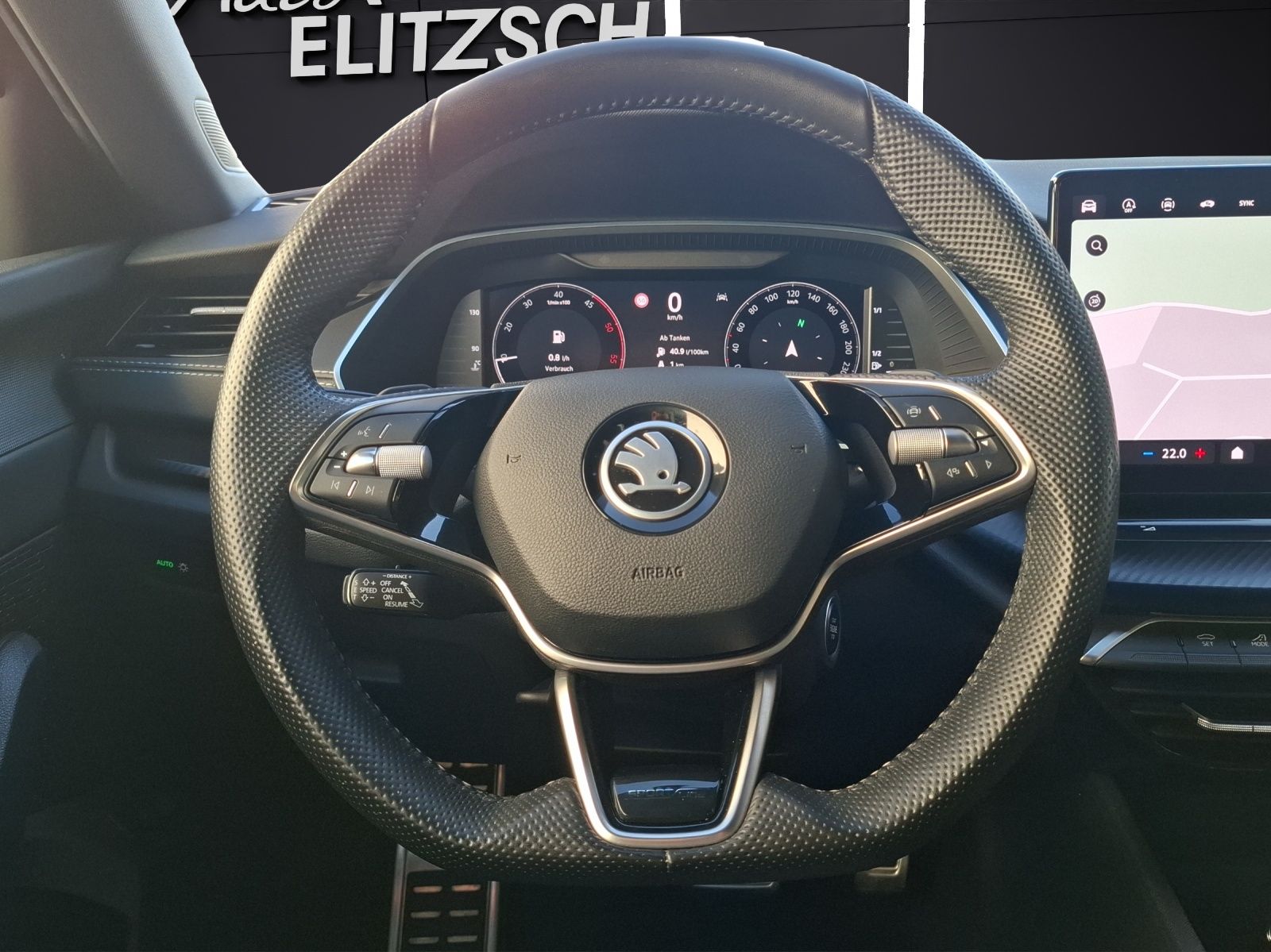 Fahrzeugabbildung SKODA Octavia Combi TDI Sportline DSG LED Navi HUD VC