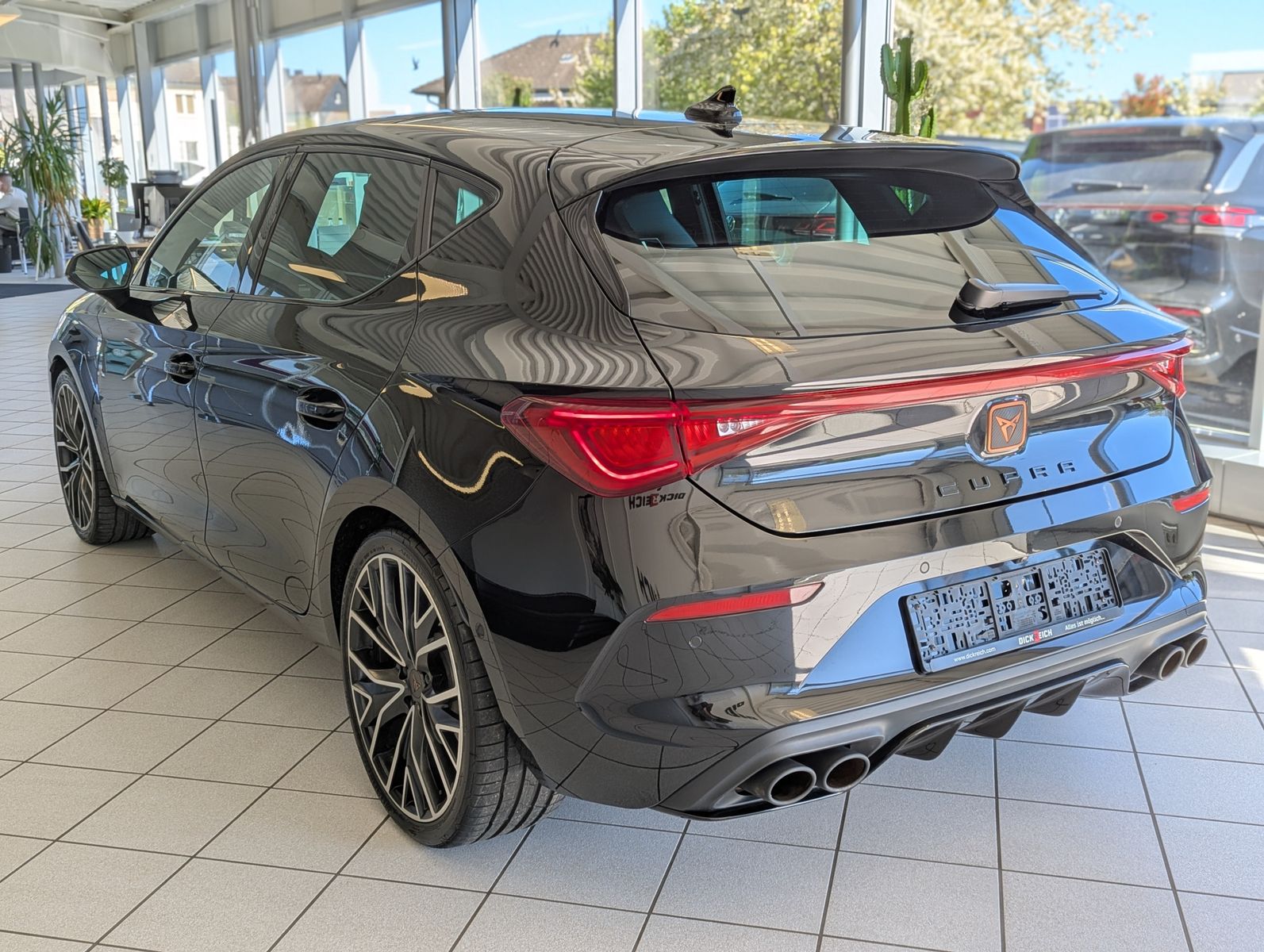 Fahrzeugabbildung CUPRA Leon VZ 2.0 TSI DSG Pano Matrix Beats Memory 19"