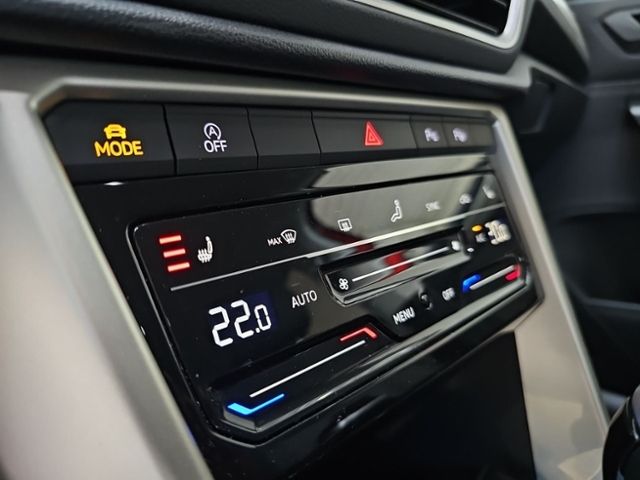 Fahrzeugabbildung Volkswagen T-Roc 1.5 TSI DSG Move NAVI SHZ APP LM17 GJR