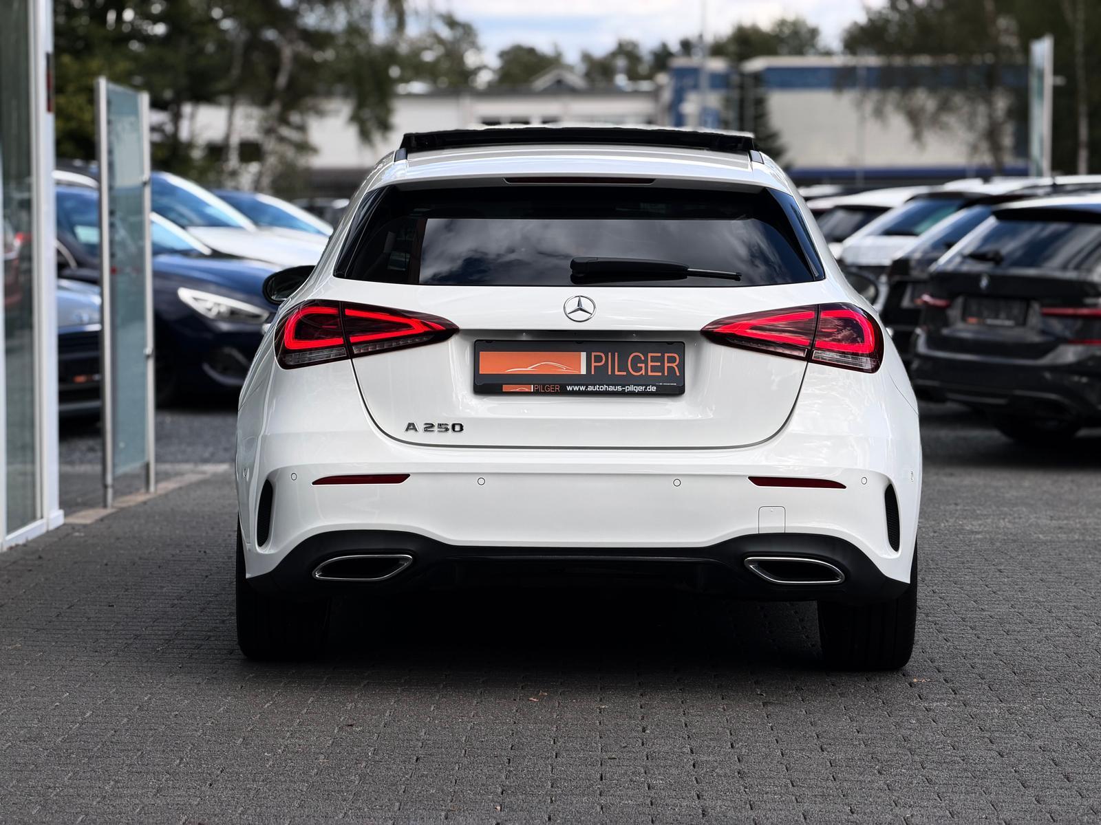 Mercedes-Benz A250*AMG*AHK*Digital*Ambiente*Pano*LED*Alcantara