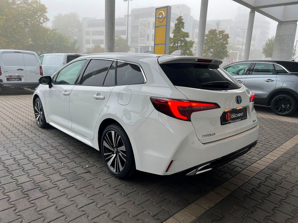 Fahrzeugabbildung Toyota Corolla TS 1.8 Hybrid Teamplayer Technikpaket